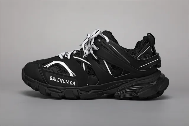 Balenciaga Track Sneaker sneakers noires et blanches chunky 9