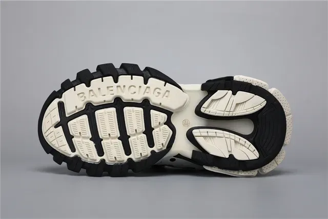 Balenciaga Track Sneaker branco preto bege tênis lifestyle 6
