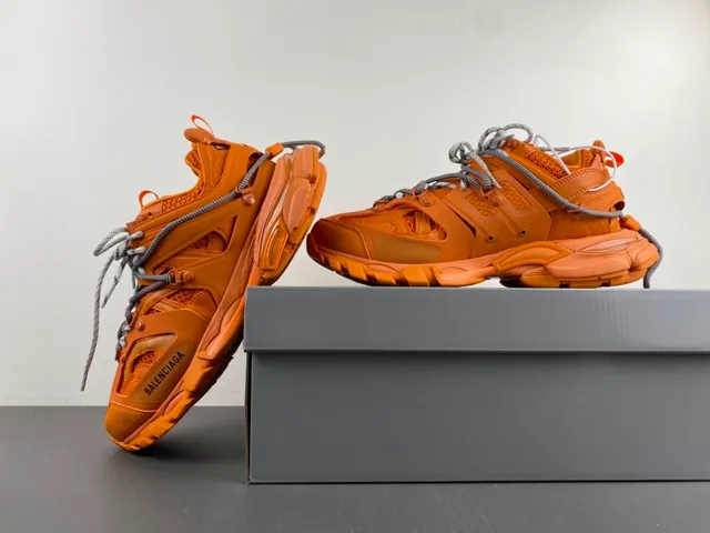 Balenciaga Track Trainer حذاء رياضي برتقالي كبير 14