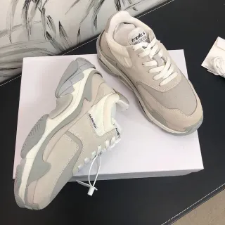 Balenciaga Triple S حذاء رياضي بيج رمادي أبيض سميك