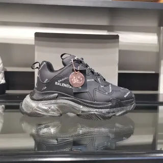 Balenciaga Triple S حذاء رياضي أسود سميك