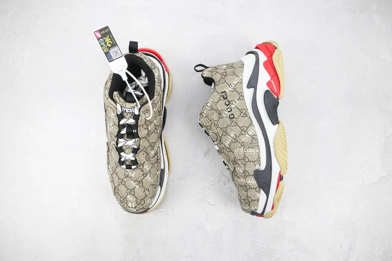 Balenciaga Triple S Monogram Beige Red Gum Chaussures Chunky 2