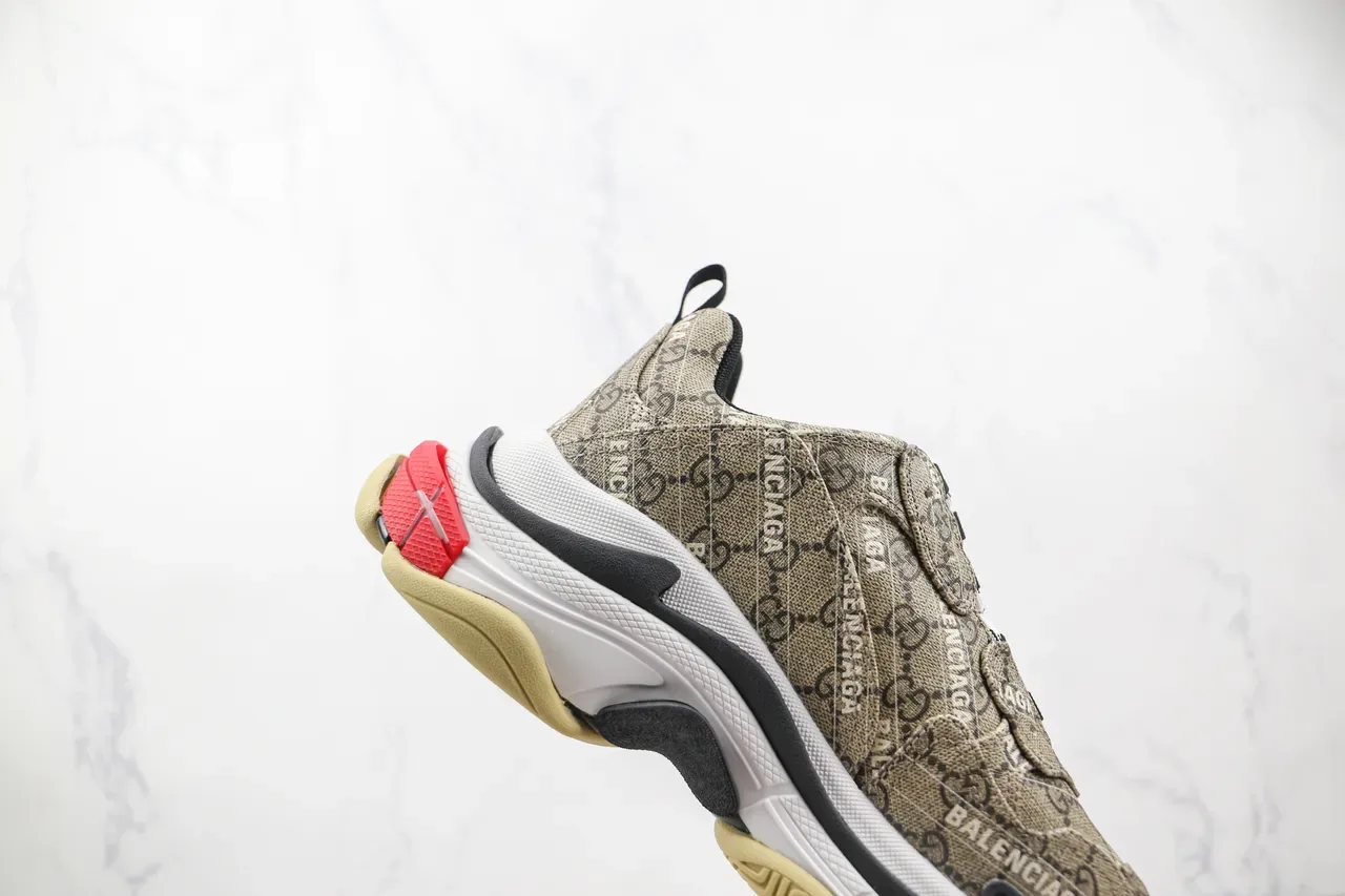 Balenciaga Triple S Monogram Beige Red Gum Chaussures Chunky 4