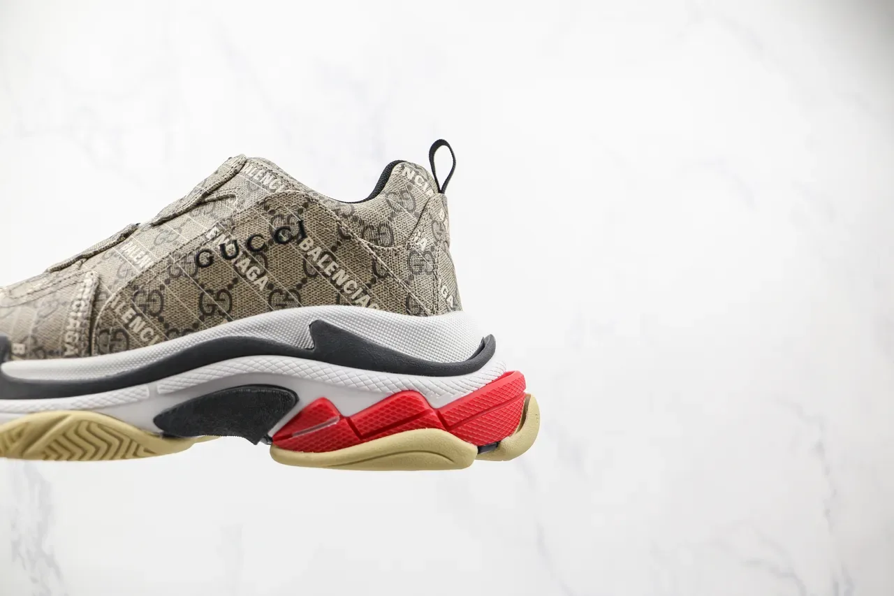 Balenciaga Triple S Monogram Beige Red Gum Chaussures Chunky 6