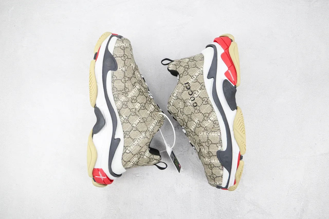 Balenciaga Triple S Monogram Beige Red Gum Chaussures Chunky 9