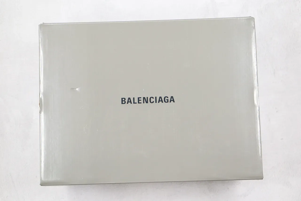Balenciaga Triple S أبيض وأحمر قاعدة شفافة كروسبي سنيكرز 8