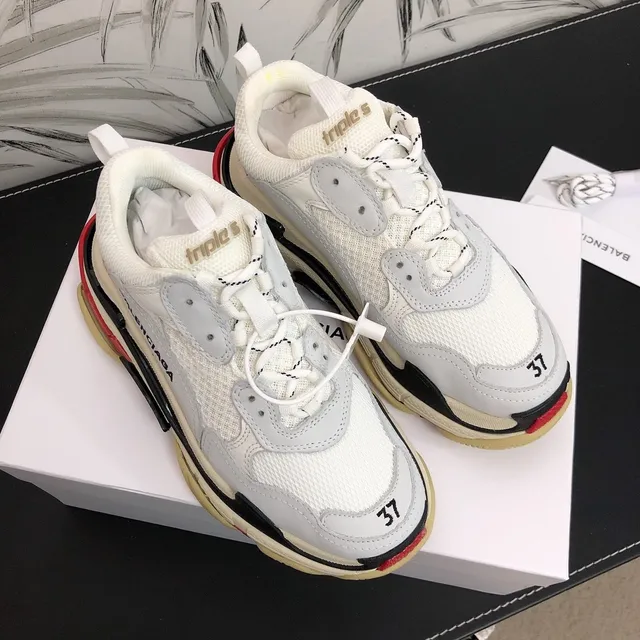 Balenciaga Triple S blanc noir rouge beige sneakers chunky 2