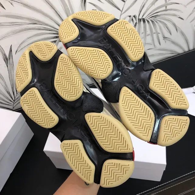 Balenciaga Triple S blanc noir rouge beige sneakers chunky 3