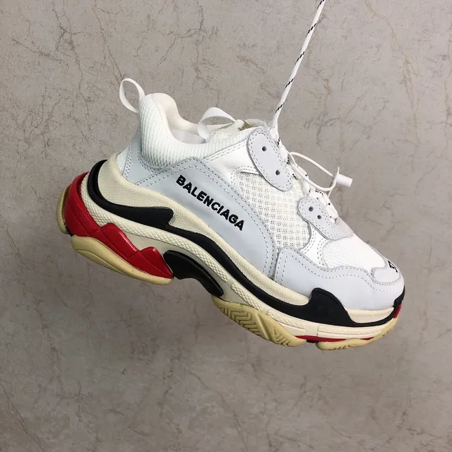 Balenciaga Triple S blanc noir rouge beige sneakers chunky 5