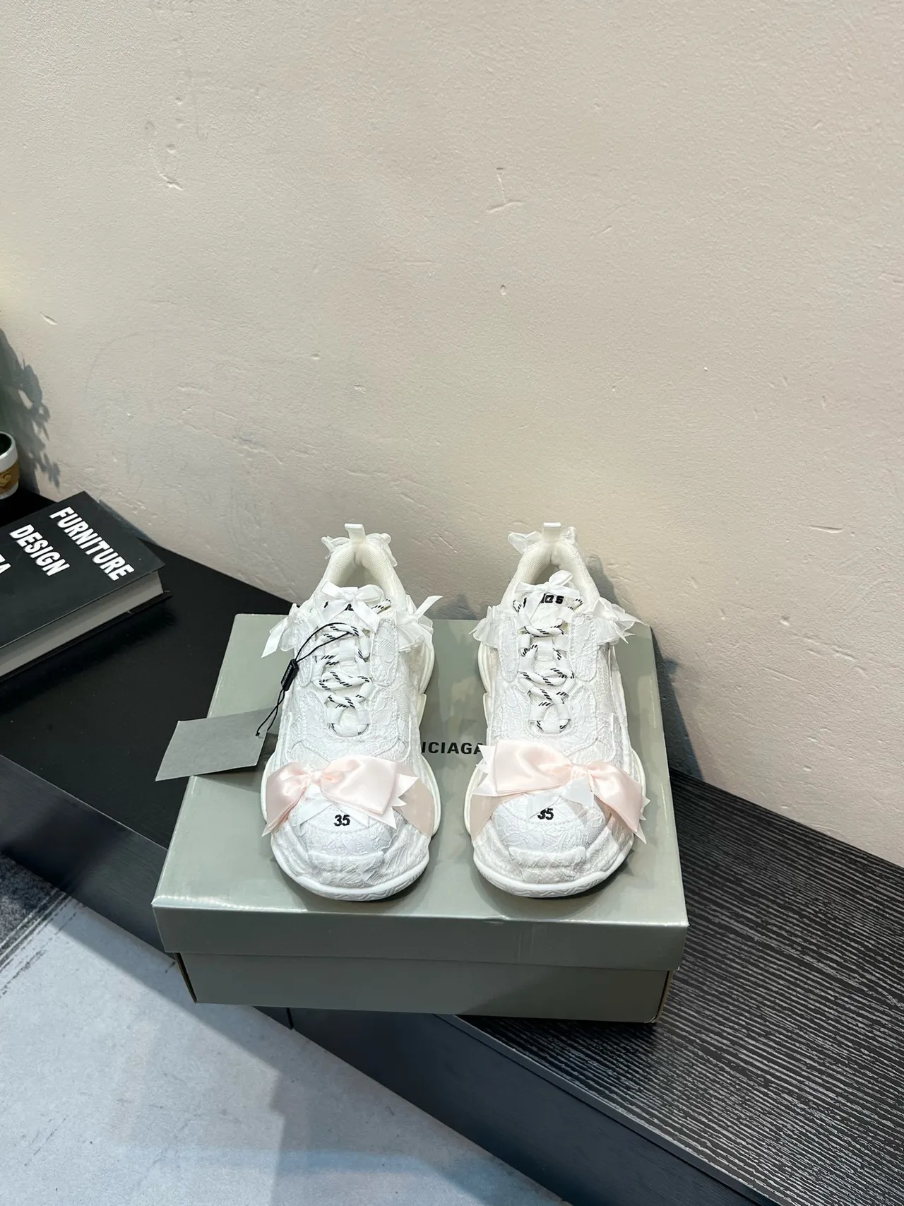 Balenciaga Triple S أبيض وردي قاعدة كبيرة الحجم علوة نسيج مطبوعة بنمط الرباط أحذية كاجوال سميكة 2