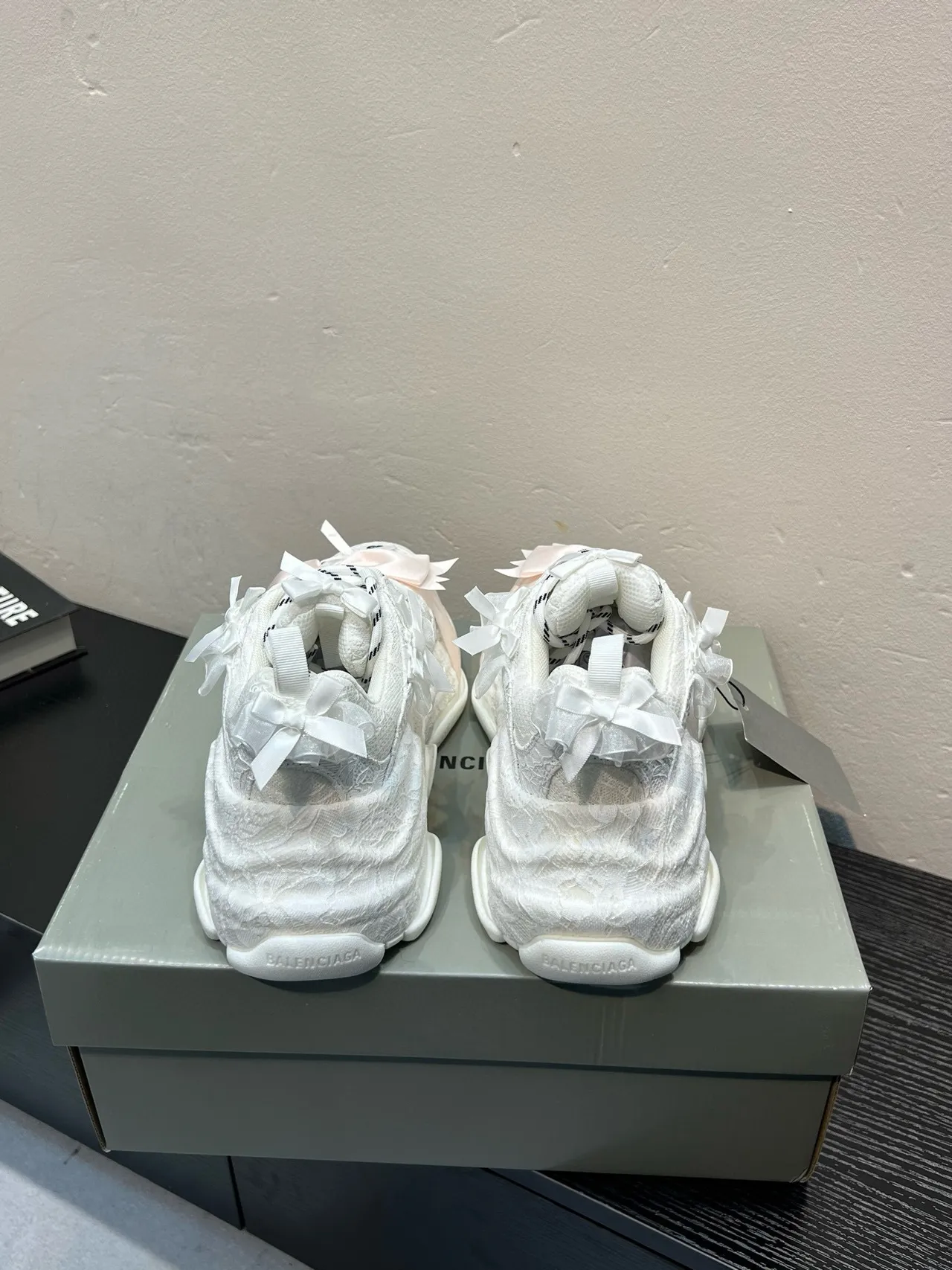 Balenciaga Triple S أبيض وردي قاعدة كبيرة الحجم علوة نسيج مطبوعة بنمط الرباط أحذية كاجوال سميكة 5