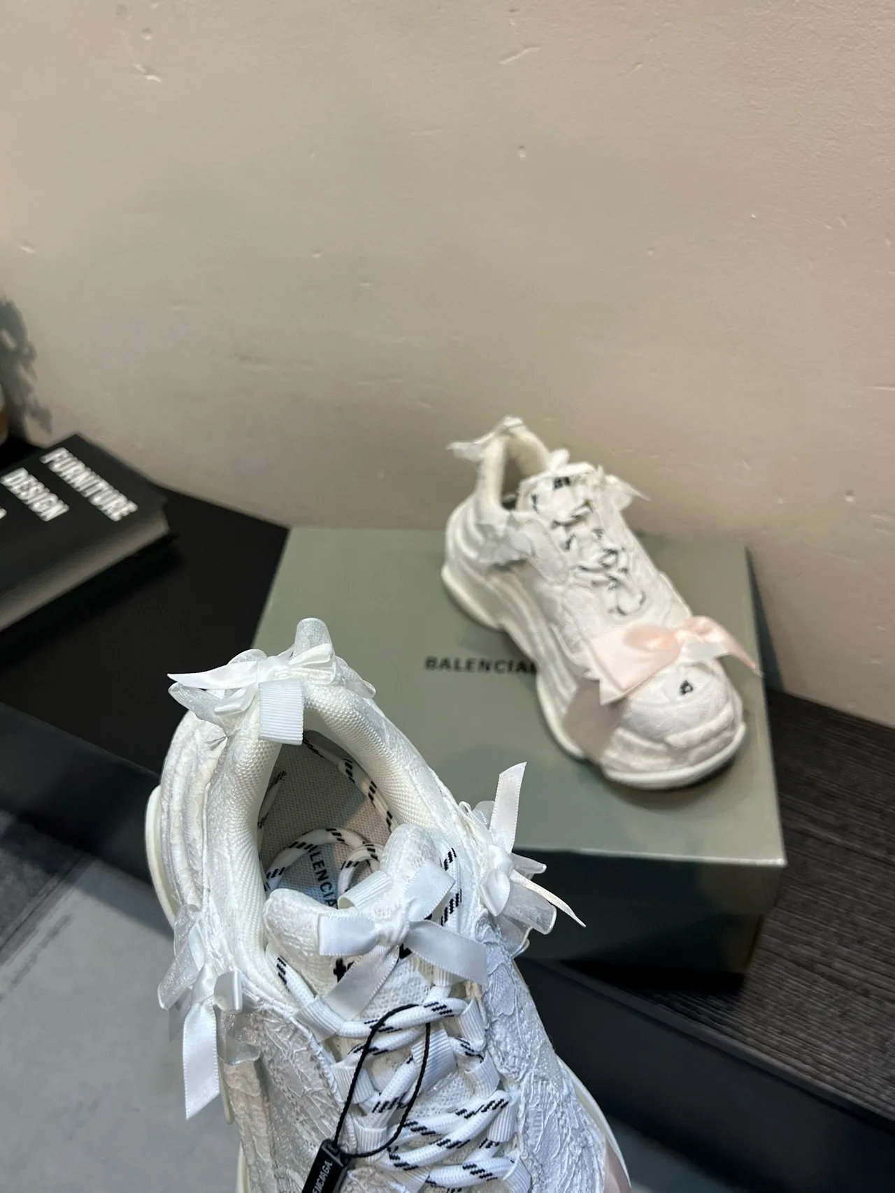 Balenciaga Triple S أبيض وردي قاعدة كبيرة الحجم علوة نسيج مطبوعة بنمط الرباط أحذية كاجوال سميكة 6