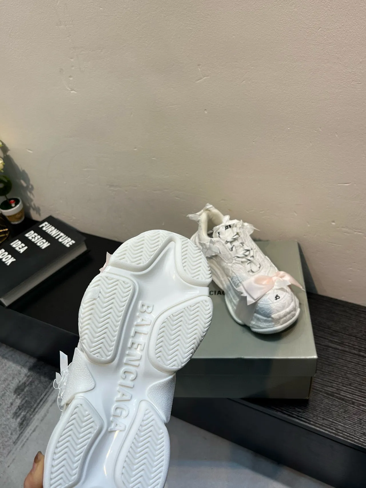 Balenciaga Triple S أبيض وردي قاعدة كبيرة الحجم علوة نسيج مطبوعة بنمط الرباط أحذية كاجوال سميكة 7