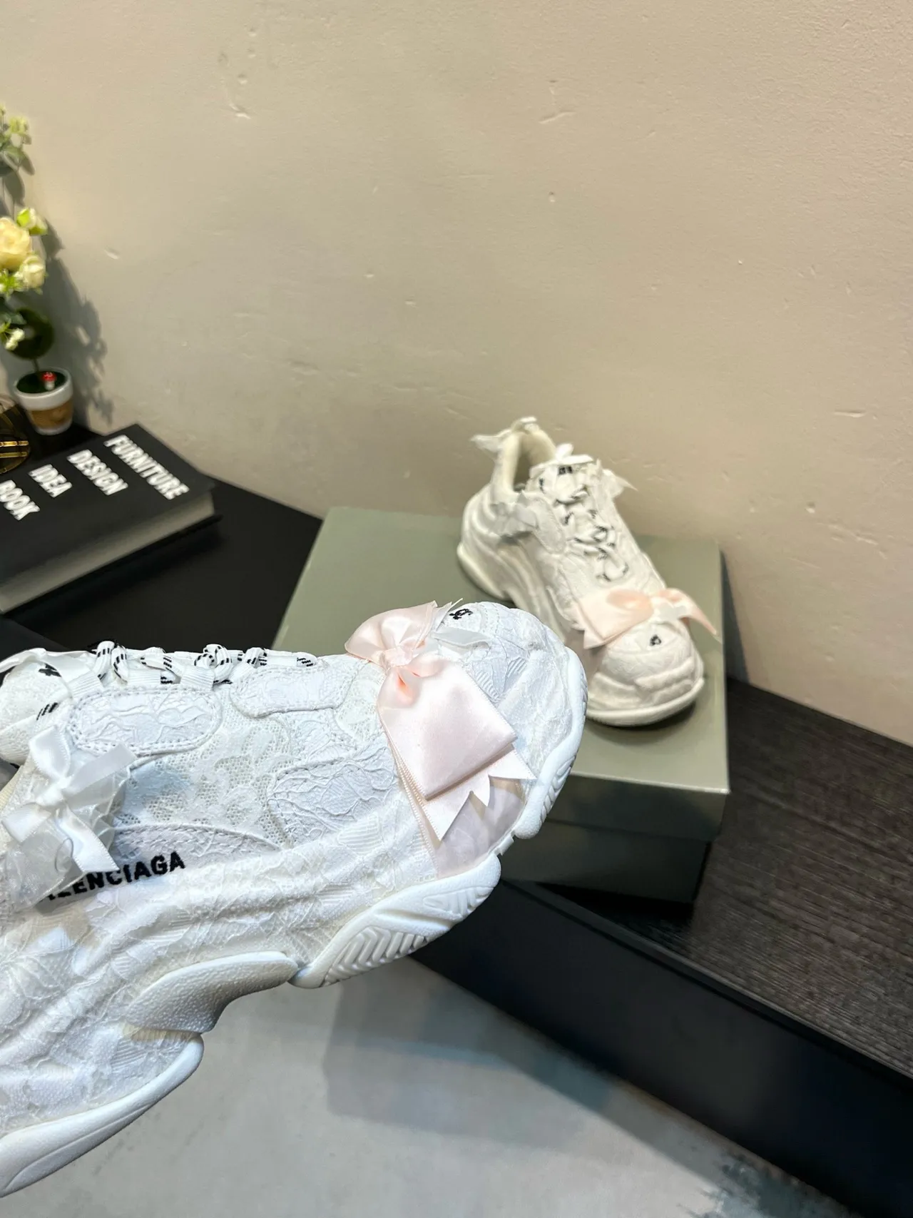 Balenciaga Triple S أبيض وردي قاعدة كبيرة الحجم علوة نسيج مطبوعة بنمط الرباط أحذية كاجوال سميكة 8