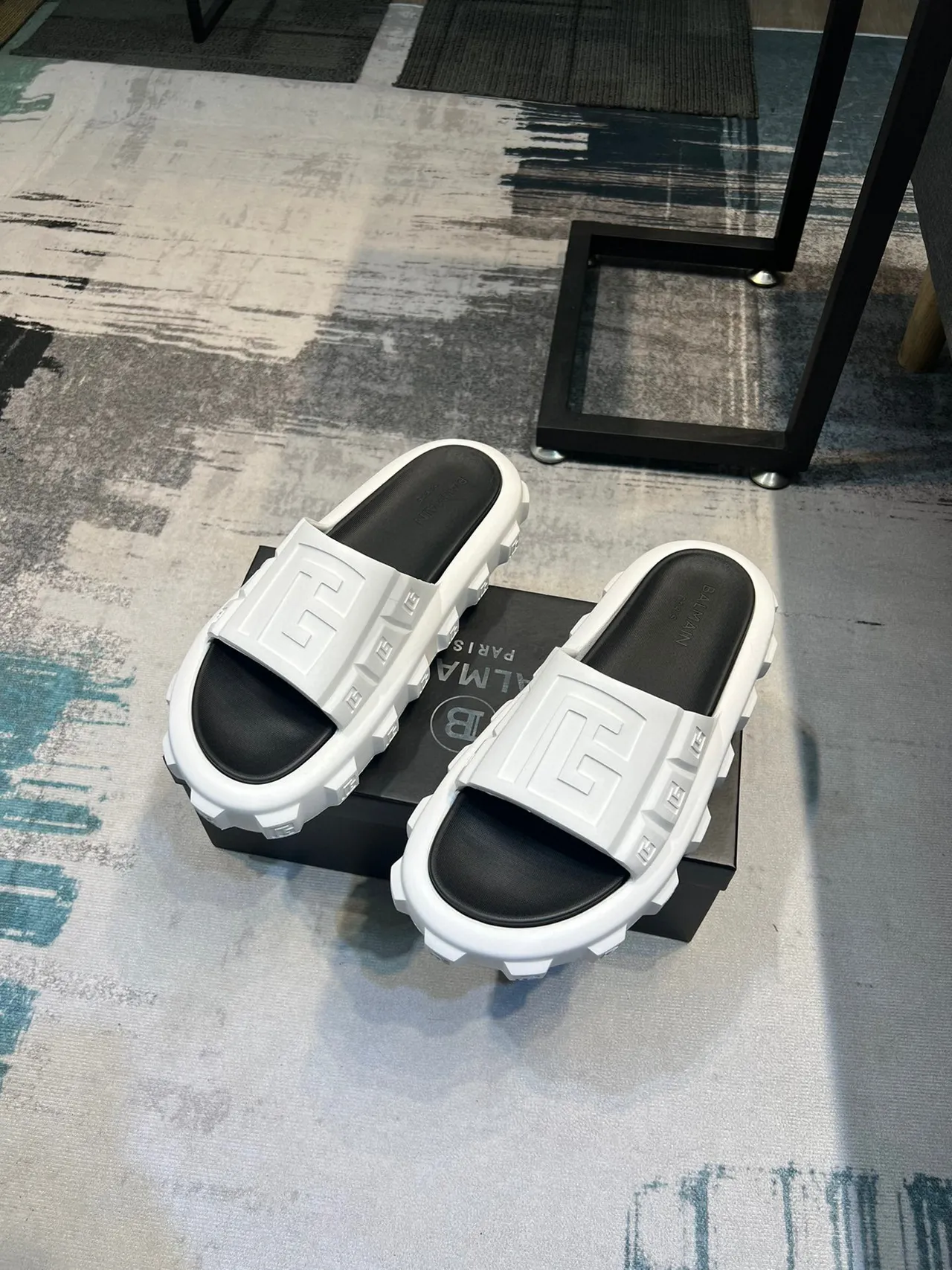 Balmain B-Bold Molded Monogram Zapatillas blancas y negras 5