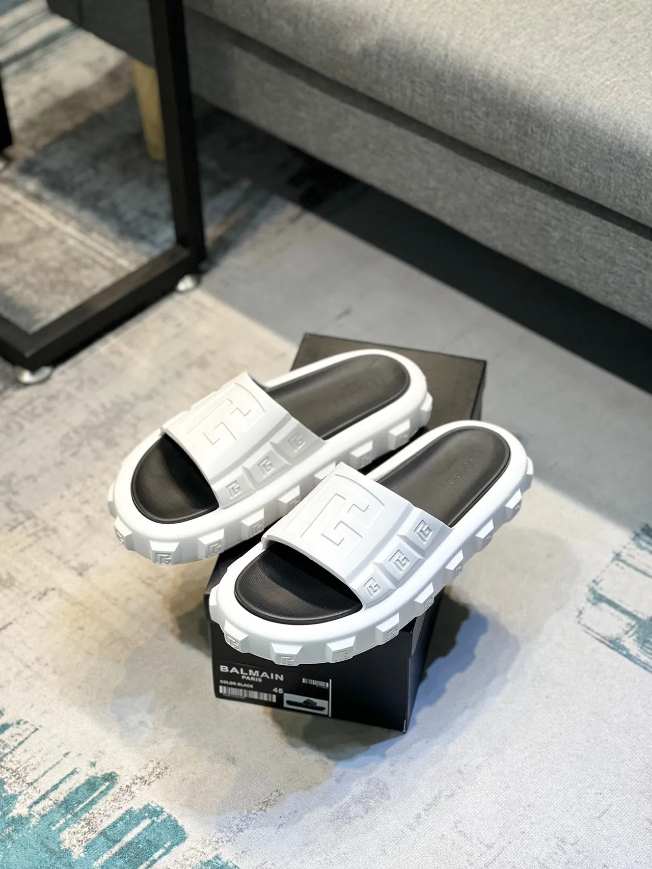 Balmain B-Bold Molded Monogram Zapatillas blancas y negras 7