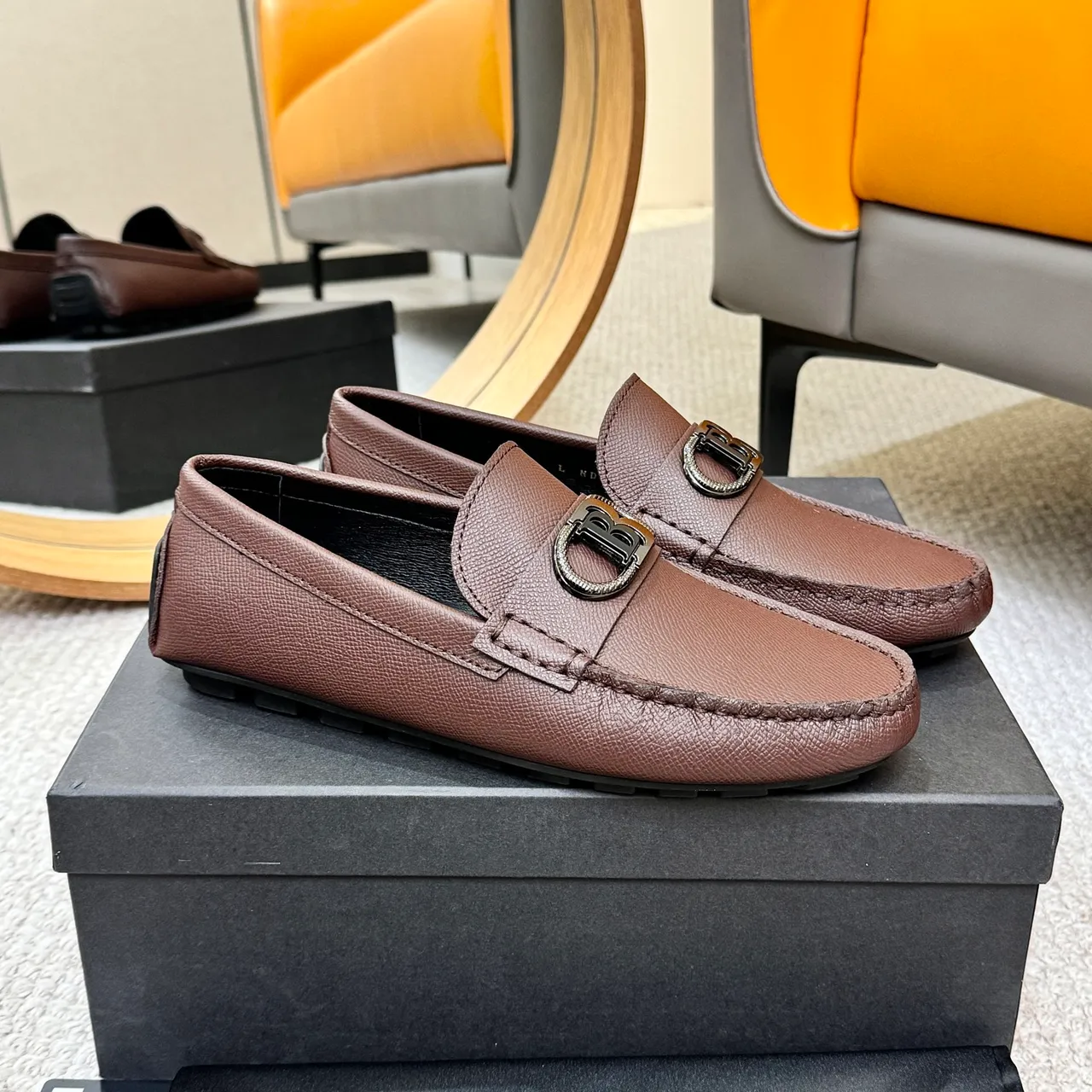 Balmain Marrom Preto Couro Pébblé Fivela de Metal com Monograma Loafer 3