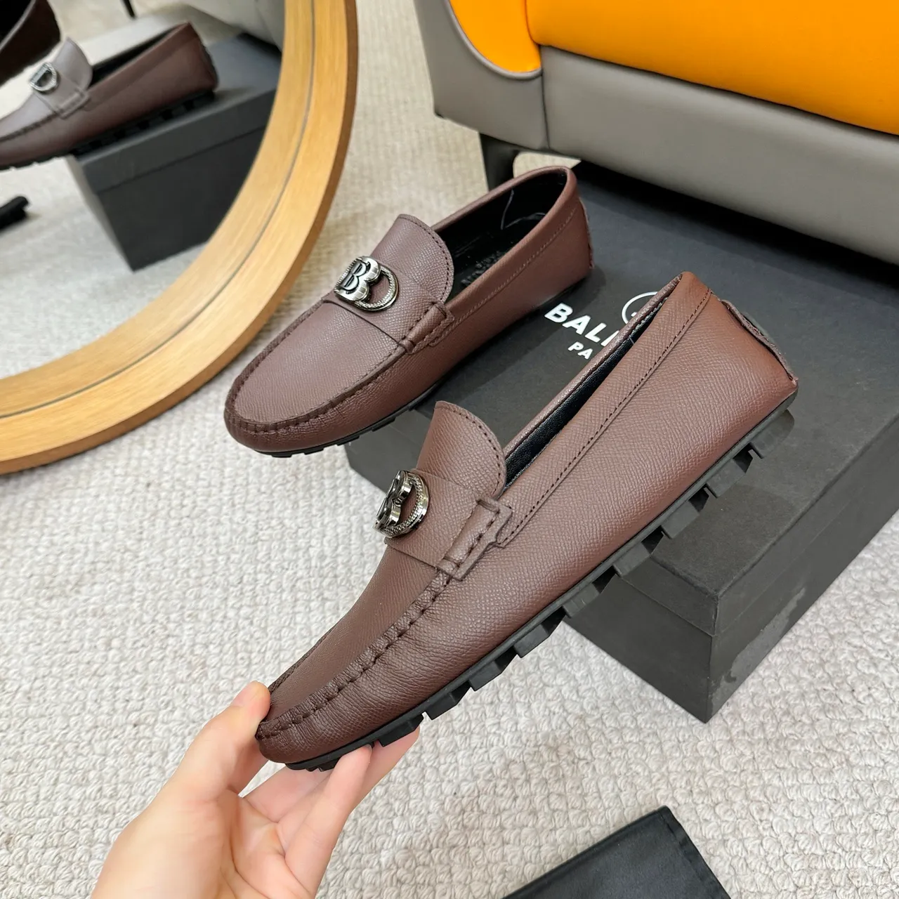 Balmain Marrom Preto Couro Pébblé Fivela de Metal com Monograma Loafer 4