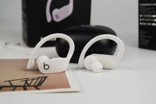 Beats Powerbeats Pro White Sports Earphones 2