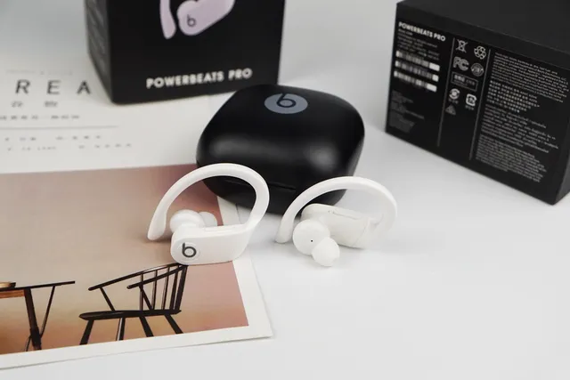 Beats Powerbeats Pro White Sports Earphones 3