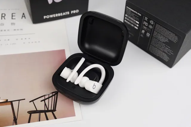 Beats Powerbeats Pro White Sports Earphones 4