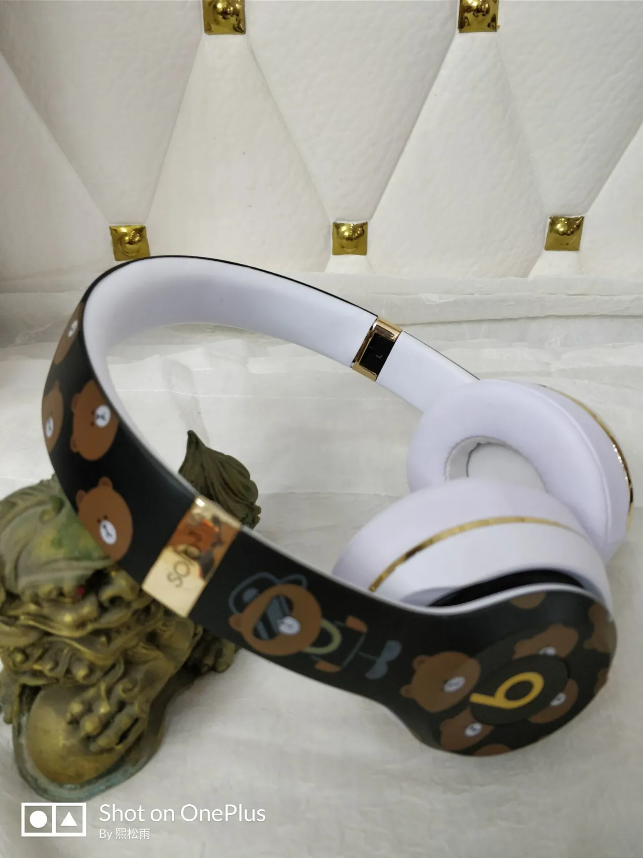 Beats Solo3 Wireless Bear Collaboration Over-ear Headphones 8