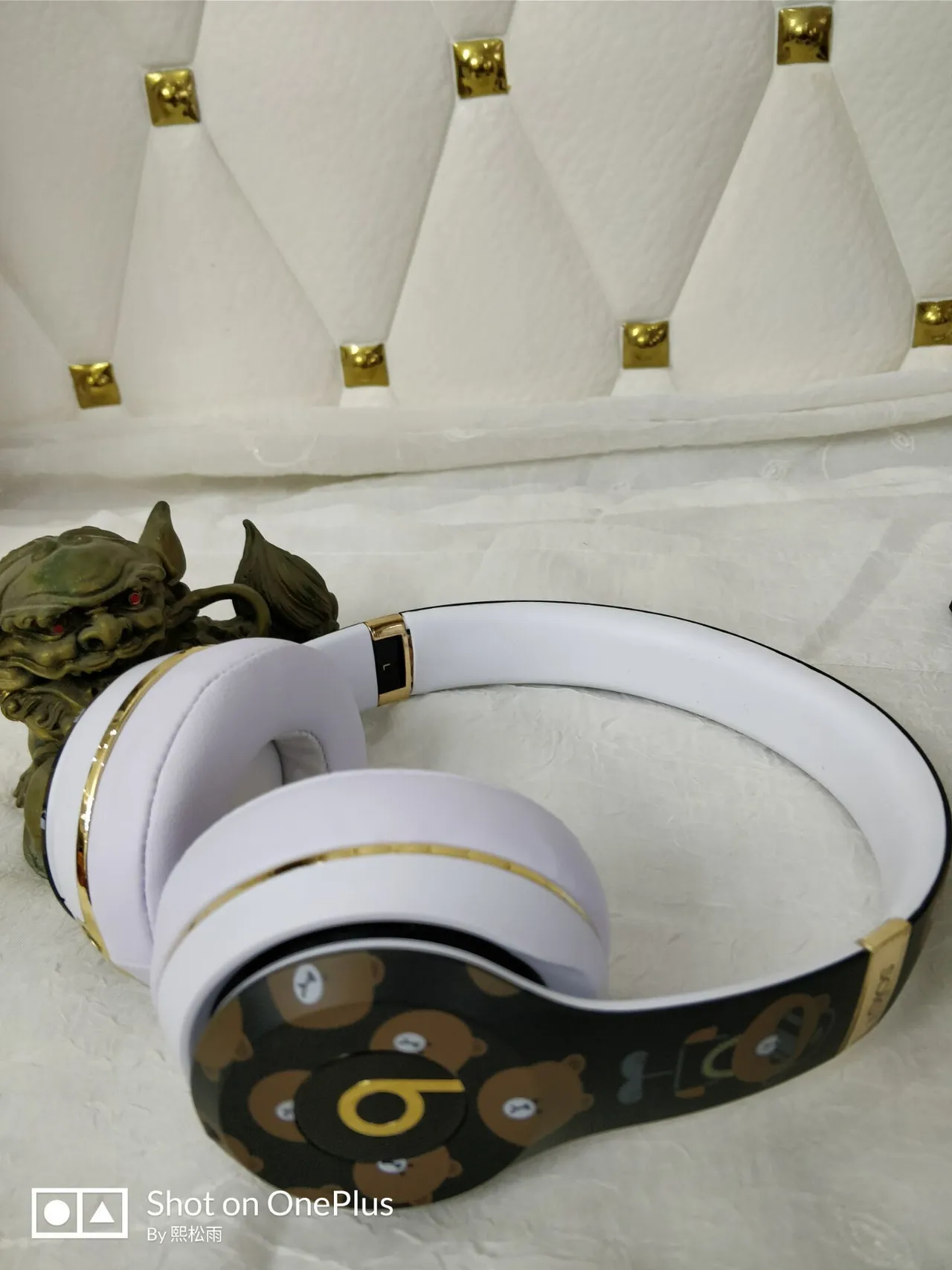 Beats Solo3 Wireless Bear Collaboration Over-ear Headphones 10