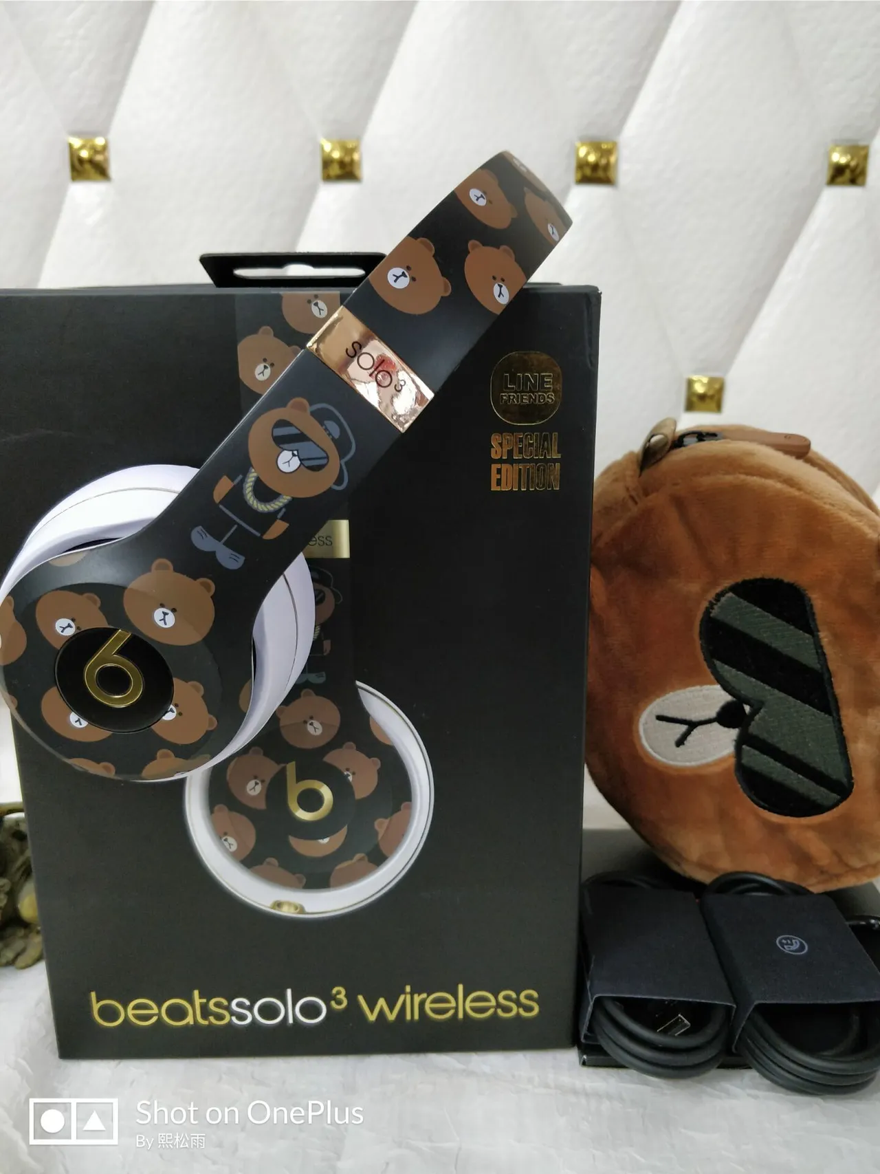 Beats Solo3 Wireless Bear Collaboration Over-ear Headphones 11