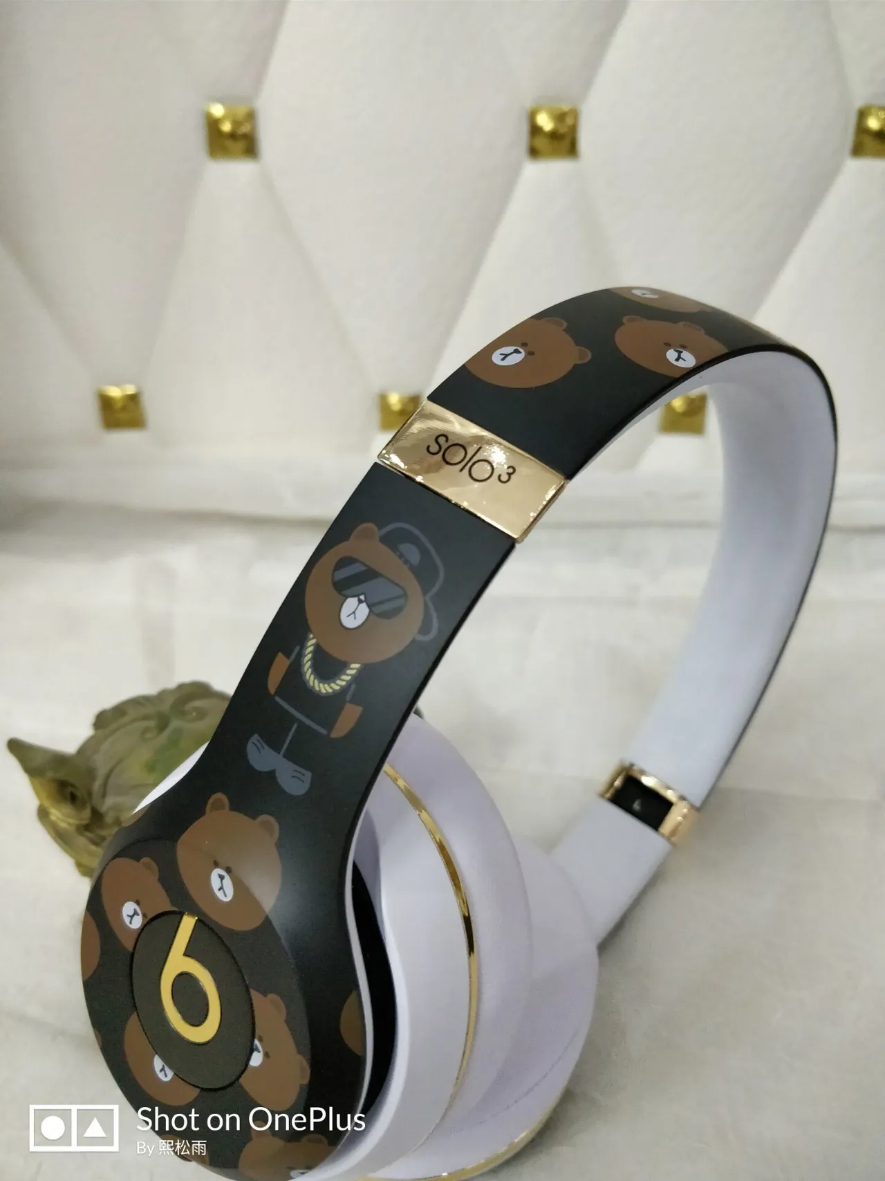 Beats Solo3 Wireless Bear Collaboration Over-ear Headphones 14