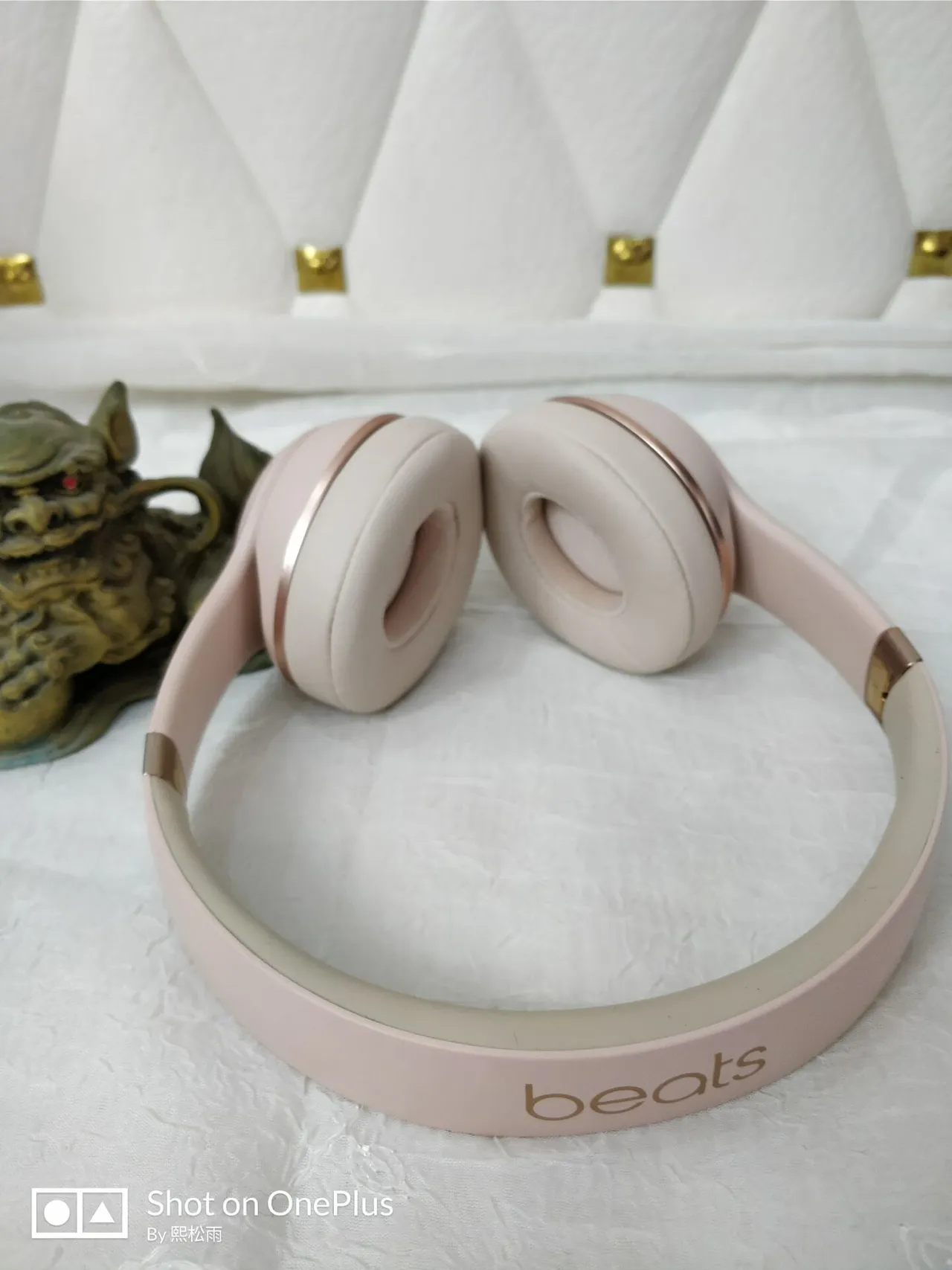 Beats Solo3 Wireless Bear Collaboration Over-ear Headphones 16