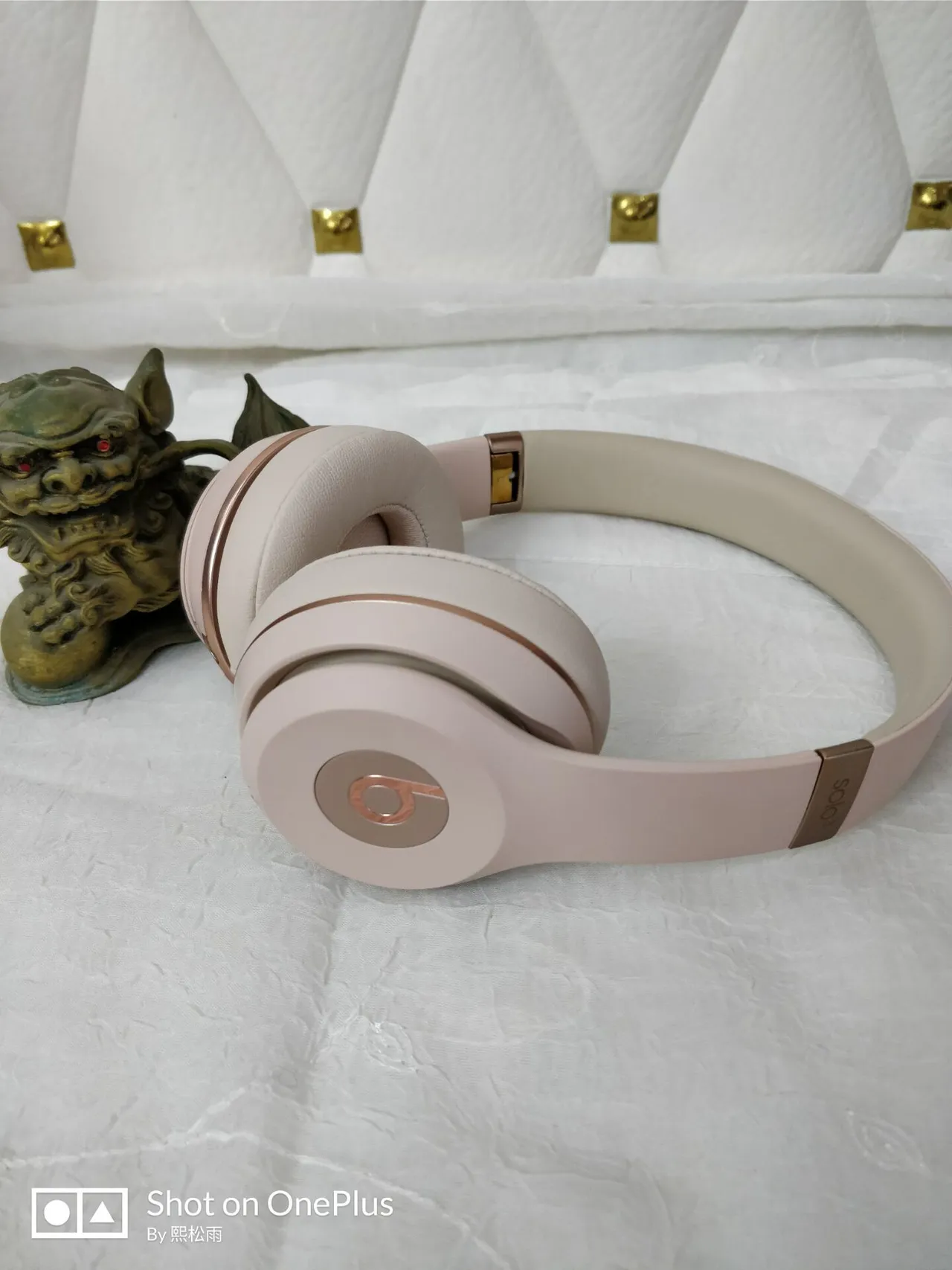 Beats Solo3 Wireless Bear Collaboration Over-ear Headphones 18