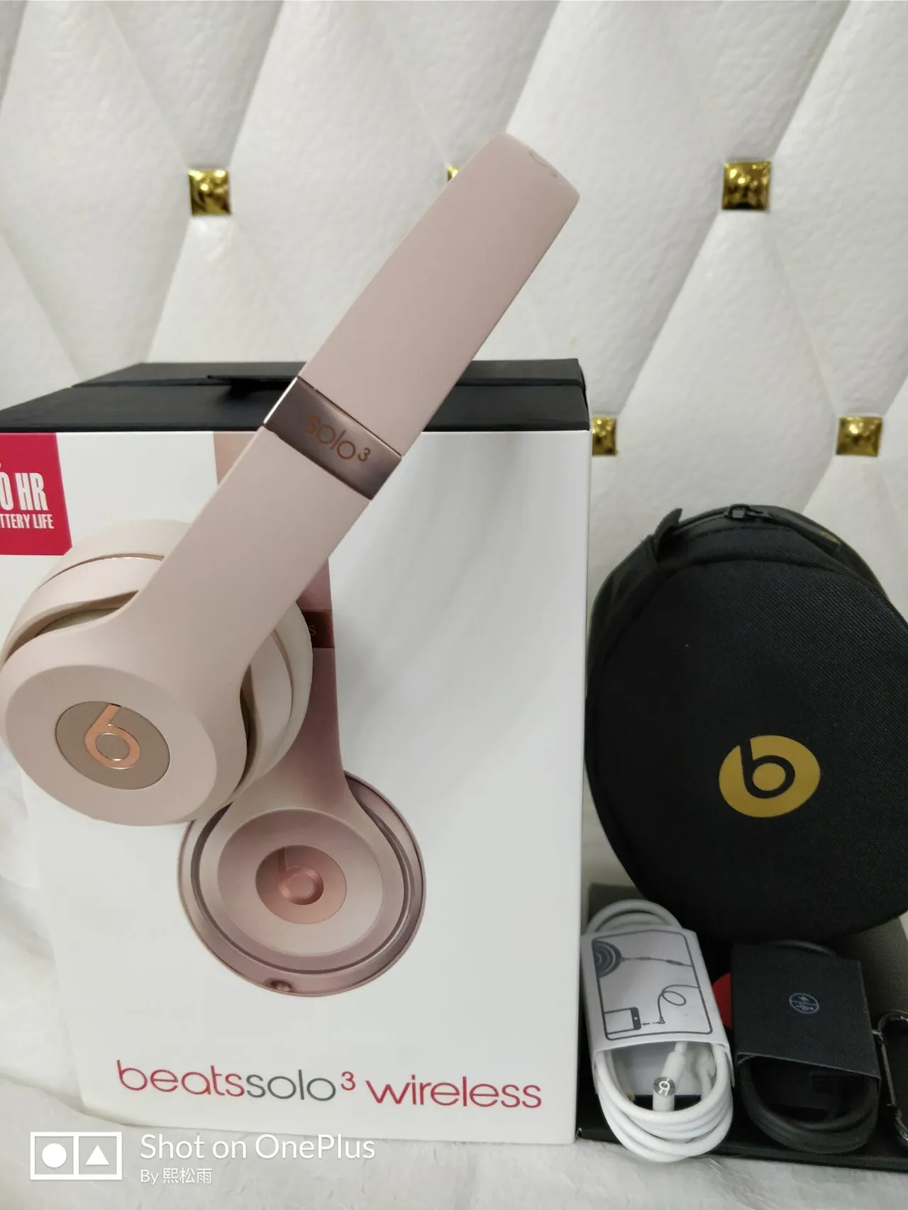 Beats Solo3 Wireless Bear Collaboration Over-ear Headphones 21