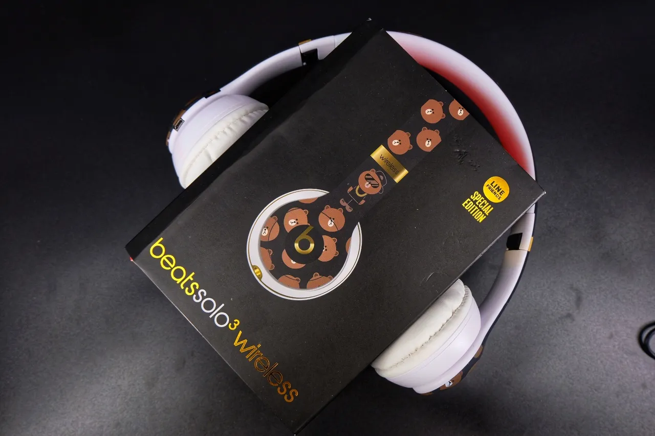 Beats Solo3 Wireless Brown Bear Print Special Edition Over-Ear Headphones 2
