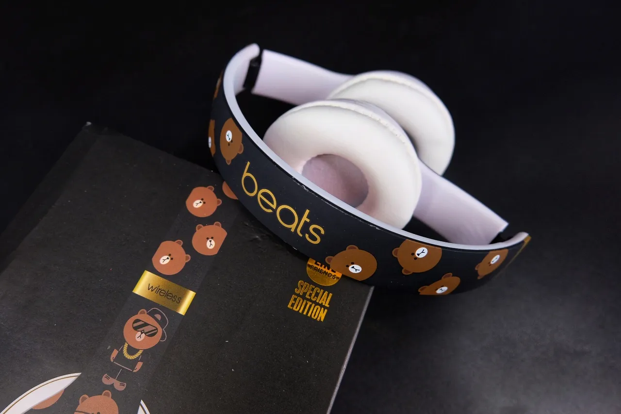 Beats Solo3 Wireless Brown Bear Print Special Edition Over-Ear Headphones 3