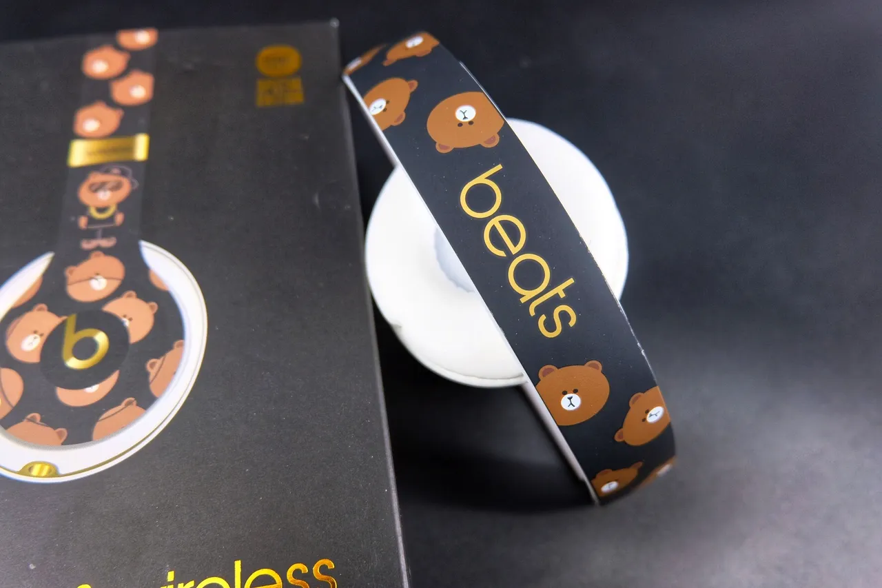 Beats Solo3 Wireless Brown Bear Print Special Edition Over-Ear Headphones 5