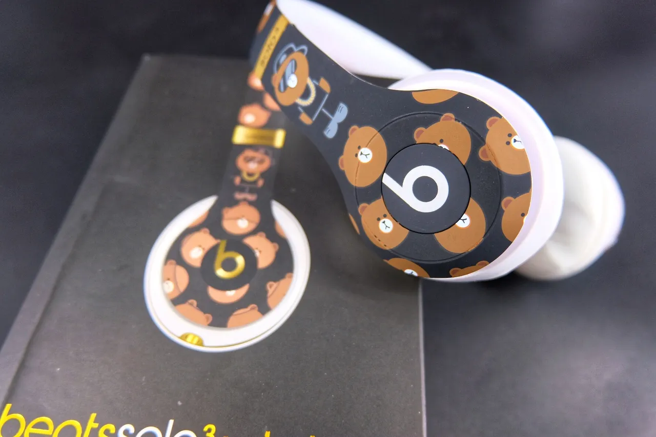 Beats Solo3 Wireless Brown Bear Print Special Edition Over-Ear Headphones 6