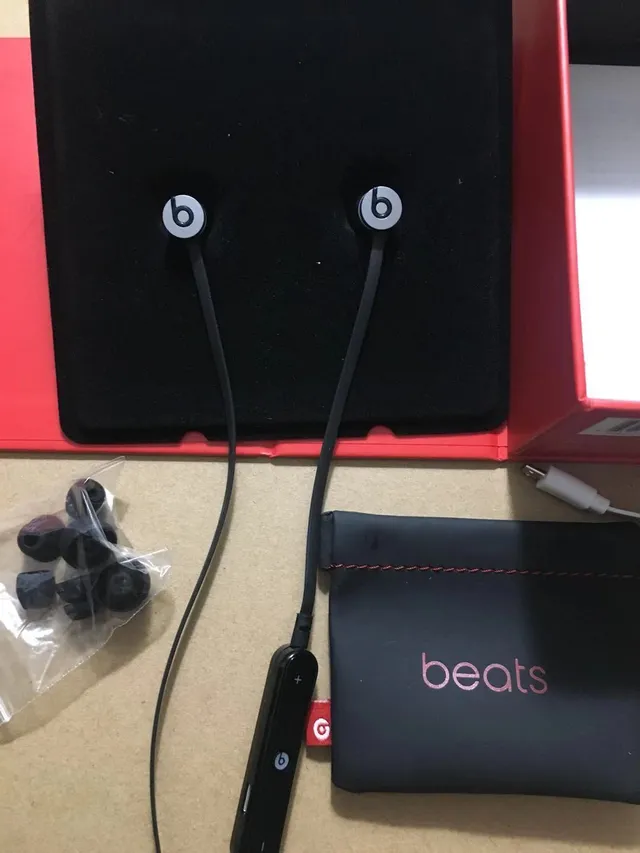 Beats urBeats² Wireless Black Red Neckband-Style Sports Earphones 5