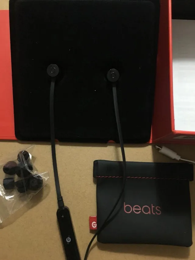 Beats urBeats² Wireless Black Red Neckband-Style Sports Earphones 6