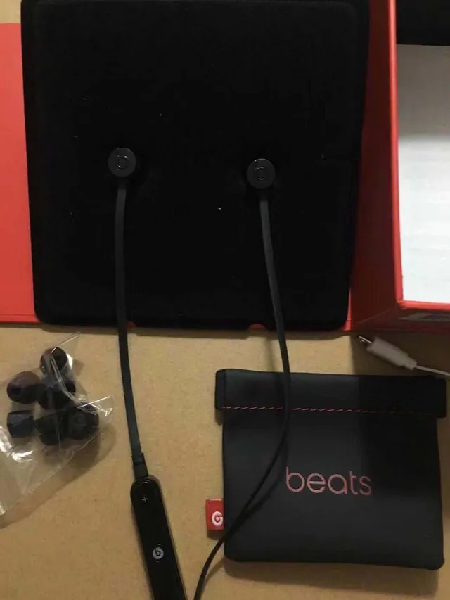 Beats urBeats² Wireless Black Red Neckband-Style Sports Earphones 17