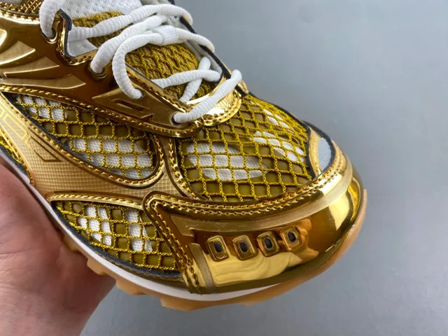 Bottega Veneta Andiamo Sneakers lifestyle en maille métallique dorée 2