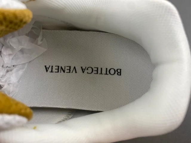 Bottega Veneta Andiamo Sneakers lifestyle en maille métallique dorée 7