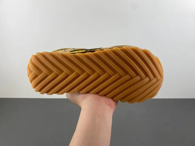 Bottega Veneta Andiamo Sneakers lifestyle en maille métallique dorée 9