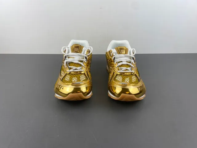 Bottega Veneta Andiamo Sneakers lifestyle en maille métallique dorée 11
