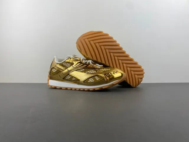 Bottega Veneta Andiamo Sneakers lifestyle en maille métallique dorée 12
