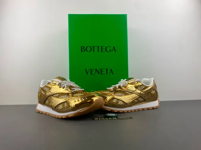 Bottega Veneta Andiamo Sneakers lifestyle en maille métallique dorée 13