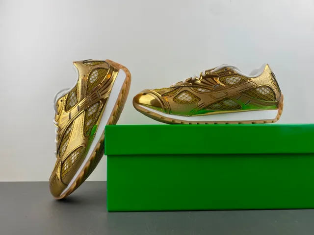 Bottega Veneta Andiamo Sneakers lifestyle en maille métallique dorée 14