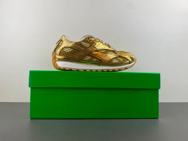 Bottega Veneta Andiamo Sneakers lifestyle en maille métallique dorée 15