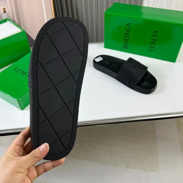 Bottega Veneta Sandales à Bretelles Côtelees Noir 2