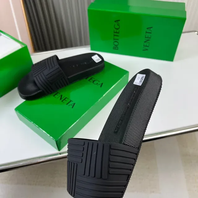 Bottega Veneta Sandales à Bretelles Côtelees Noir 5