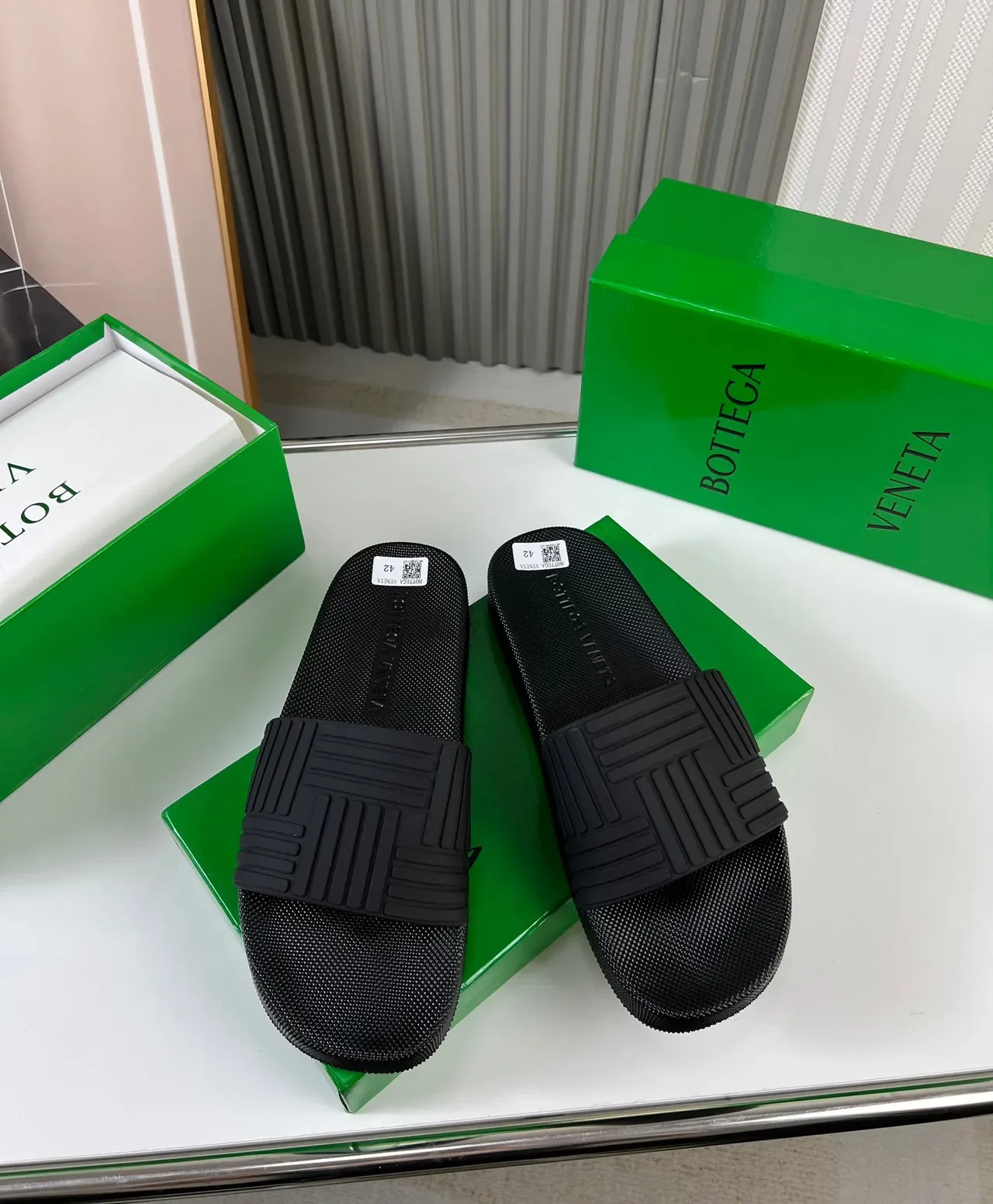 Bottega Veneta Sandales à Bretelles Côtelees Noir 8